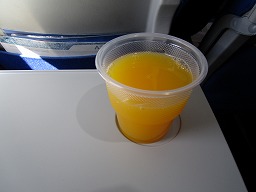 MU528 機内食　オレンジジュース