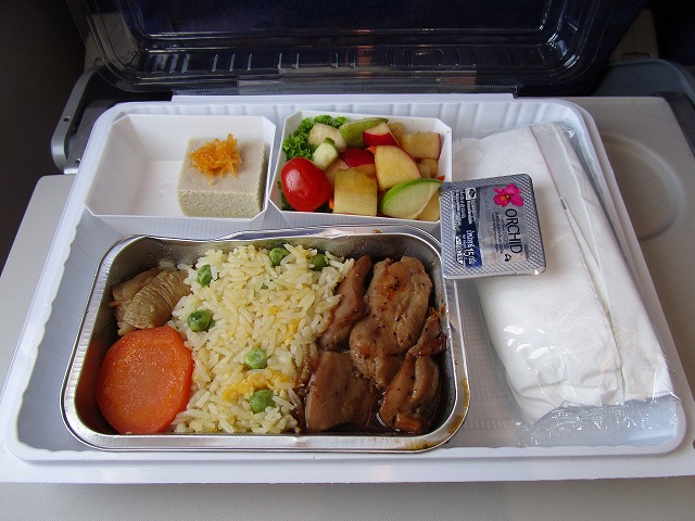 上海航空　エコノミークラス機内食