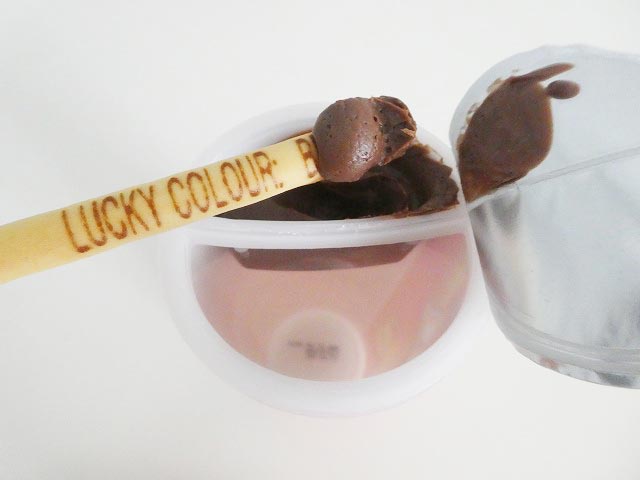 チョコレートクリームとスティッククラッカー