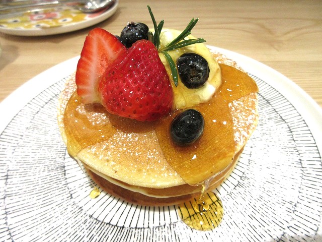 Pancake with cream cheese mousse（THB350）