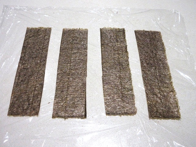 ノリを４等分に切る