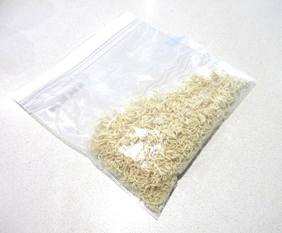 麺を砕く