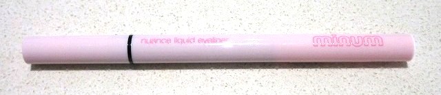 minum（ミニュム）リキッドアイライナー
