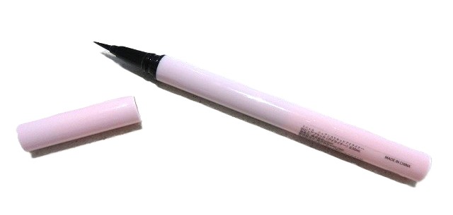 minum（ミニュム）リキッドアイライナー
