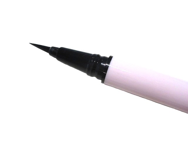 minum（ミニュム）リキッドアイライナー
