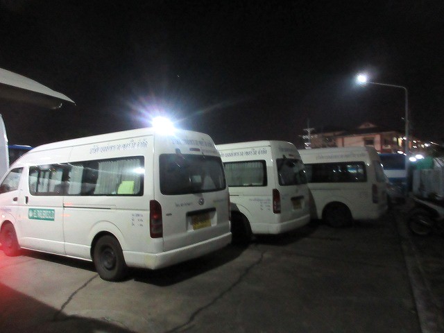 ノースパタヤバスターミナルのバン