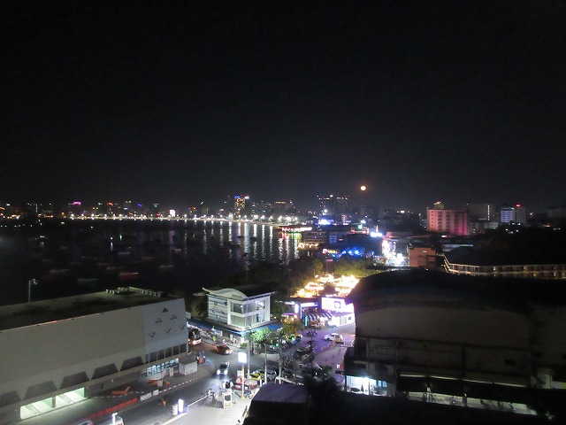 バルコニーからの景色（夜）