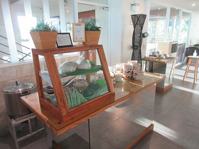 ホテルのタイヌードル