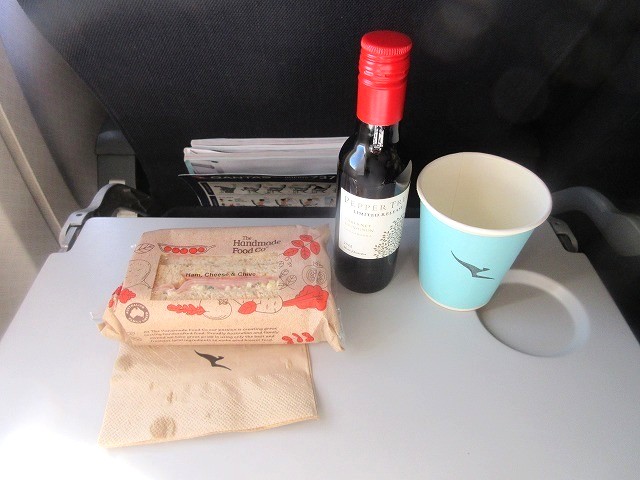 QF444 エコノミークラス 機内食